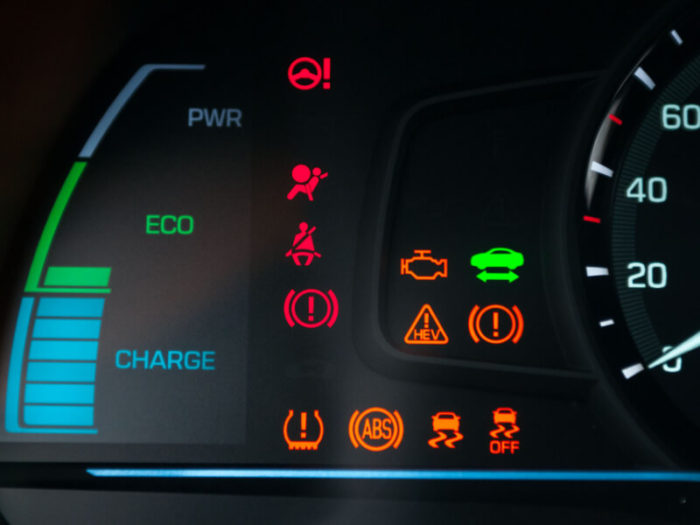 warning-lights-shouldnt-be-ignored-700x525