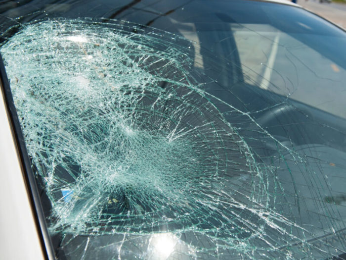 windscreen-replacement-q-a-700x525